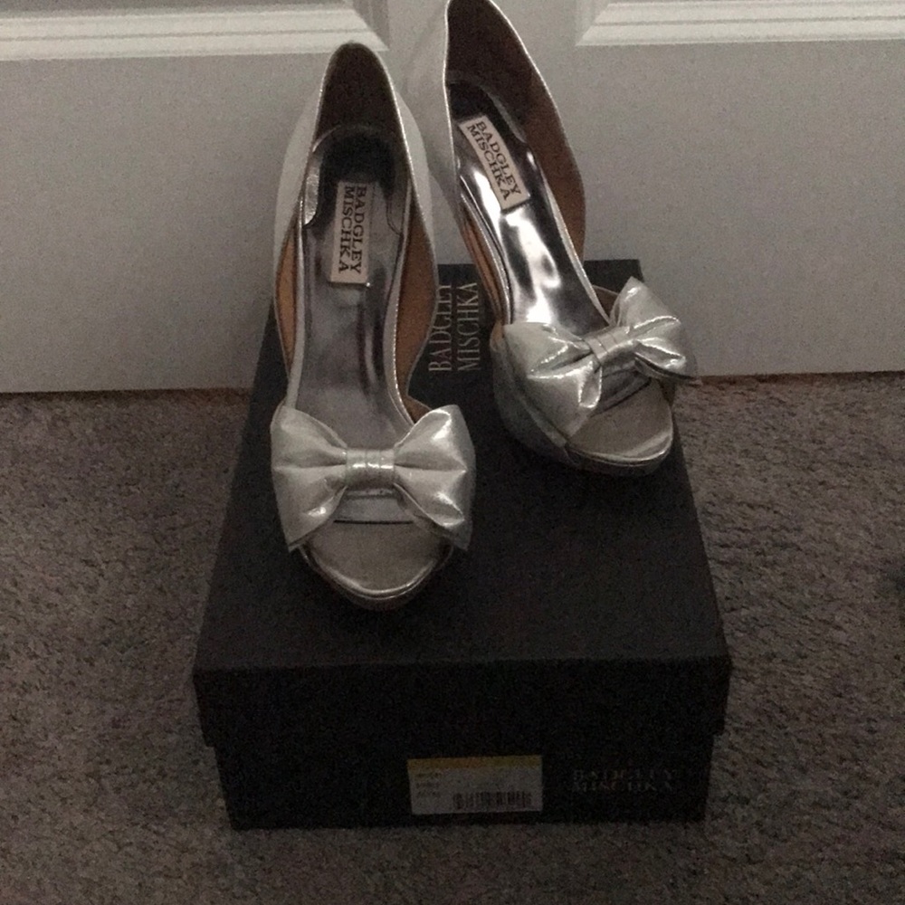 Badgley Mischka Silver Bow Shoes